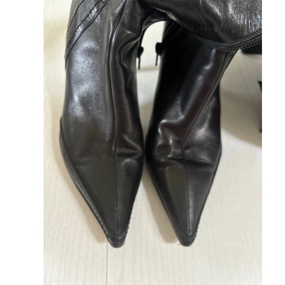 CHANEL Black Heeled Knee-High Leather Point Boots - Picture 9 of 14